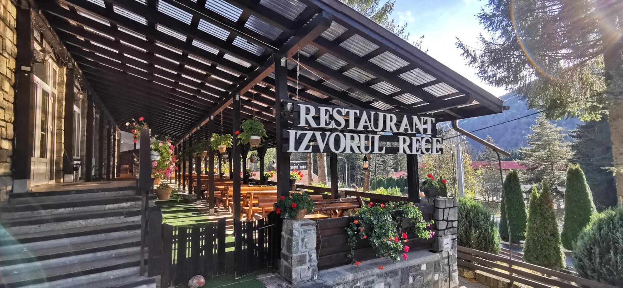 Hanul Izvorul Rece Sinaia Exteriör bild